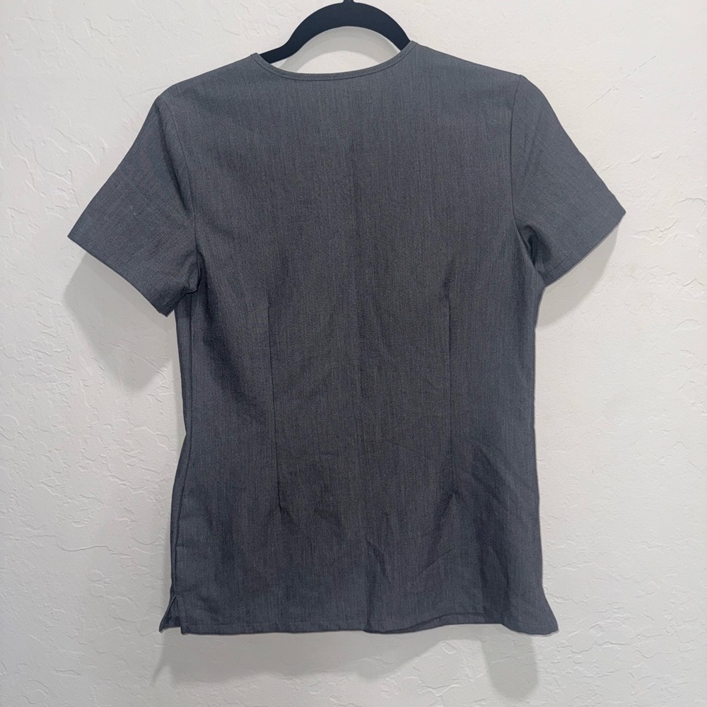 FIGS Scrub Top– XXS ✨ - Picture 3 of 4